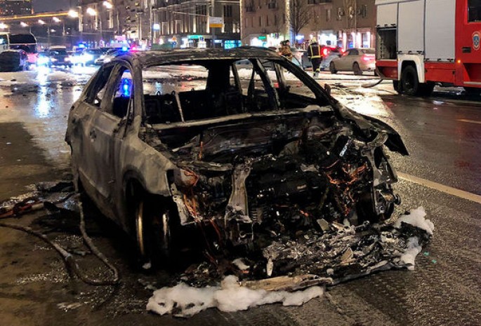 Qəzadan sonra avtomobillər yandı: 3 nəfər xəsarət alıb - FOTO