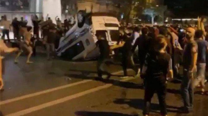 Bakıda Orduya dəstək yürüşündə təxribat törətməyə çalışan AXCP üzvləri - ADLAR + VİDEO 