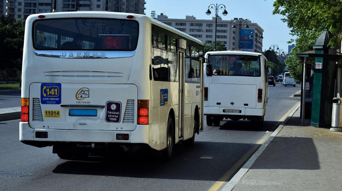 Bakıda avtobusda sürücü əyləci basdı:  18 yaşlı qız kəllə-beyin travması aldı