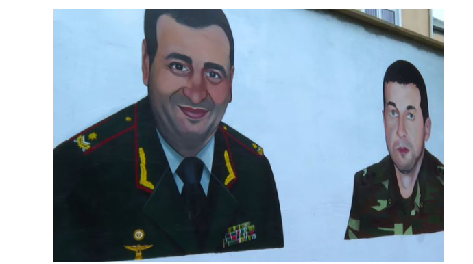 Картины с изображением наших национальных героев на улицах Баку - ВИДЕО