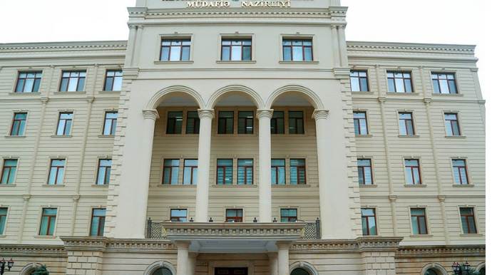 Zakir Həsənov hərbçiləri təbrik edib 