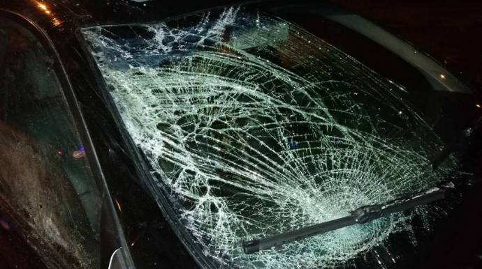 Kürdəmirdə avtomobil aşdı sürücü xəsarət alıb