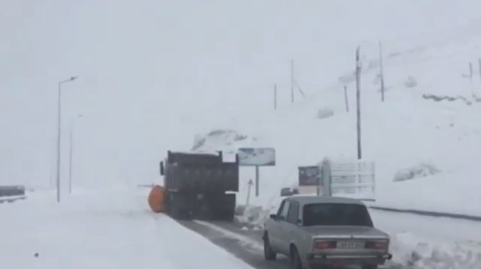 Şamaxı-Pirqulu-Dəmirçi yolunun qardan təmizlənməsi davam edir - VİDEO
