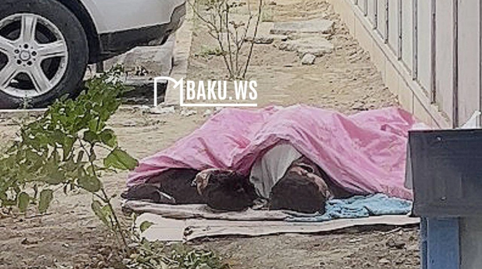 Həzi Aslanov metrosu yaxınlığında iki AZYAŞLI KÜÇƏDƏ YATIB - VİDEO  - YENİLƏNİB