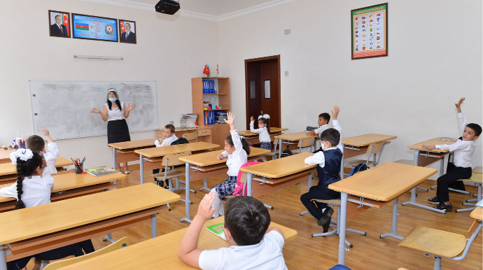 Dərslərin bir qismini 2-ci və ya 3-cü növbəyə salmaq tövsiyə edilir