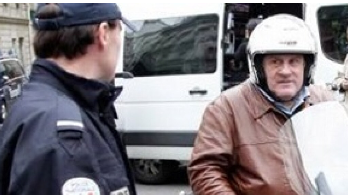 Yol polisi məşhur aktyoru sərxoş vəziyyətdə saxladı;  cərimə yazıb, bölməyə apardı - FOTO 