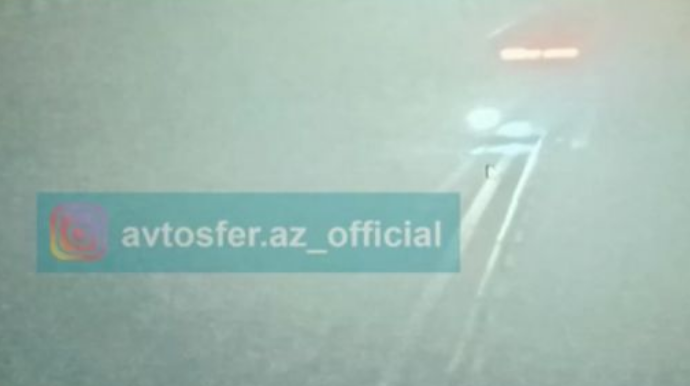 190 nömrəli avtobusun sürücüsü yuxuladı; dəmir arakəsməyə çırpıldı  - VİDEO