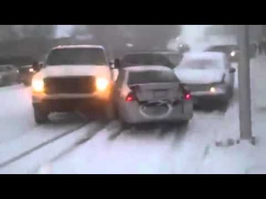 Qarlı havada dəhşətli avtoqəzalar - VİDEO