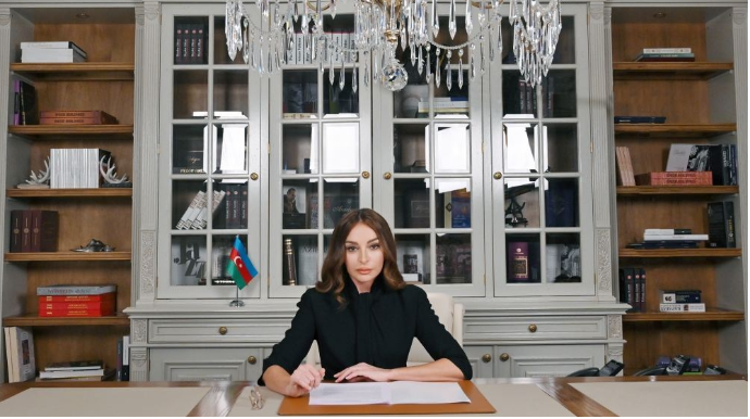 Mehriban Əliyeva Heydər Əliyevin vəfatının ildönümü ilə bağlı paylaşım edib - FOTO