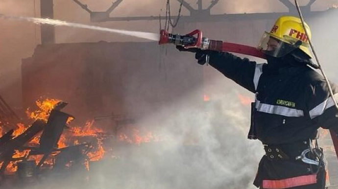 В Хачмазе в автомастерской произошел пожар