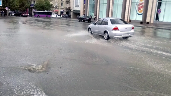 Bakıda yağış fəsadlarının səbəbi və çıxış yolu 