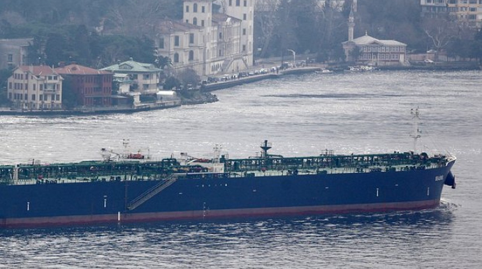 Boğaziçi Rusiyaya gedən gəmi səbəbindən bağlandı 