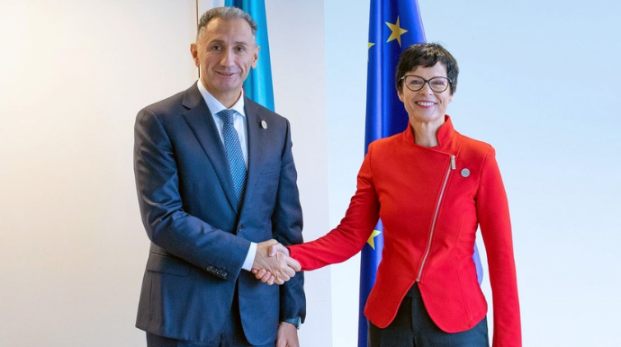 Rəşad Nəbiyev Aİ-nin komissarı ilə Zəngəzur dəhlizini müzakirə edib 