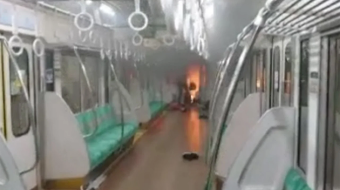 Sərnişinlə dava edib, vaqonu yandırdı - VİDEO 
