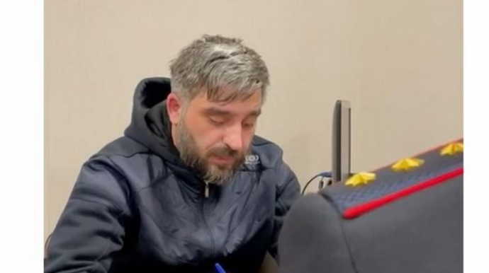 Bakıda uşaqların salfetin içində narkotik satdığını deyən şəxs cərimələnib