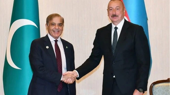 Prezident Şahbaz Şəriflə danışdı 