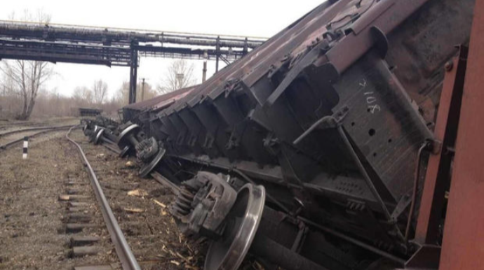 Qazaxıstanda qatar qəzası: 14 vaqon relsdən çıxdı - VİDEO 