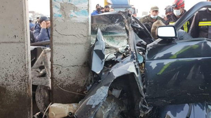 Ucarda avtomobil dayanacağa çırpılıb, iki nəfər ölüb - FOTO