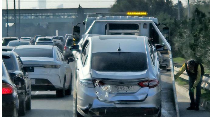 Aeroport yolunda qəza tıxaca səbəb oldu - FOTO - VİDEO 