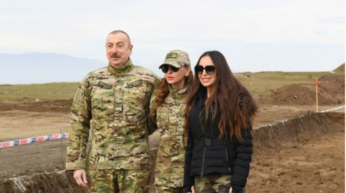 Leyla Əliyevadan valideynlərinin evlilik ildönümü ilə bağlı paylaşım - FOTO