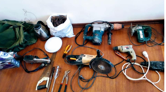 Qusarda evlərdən oğurluq edən usta tutuldu