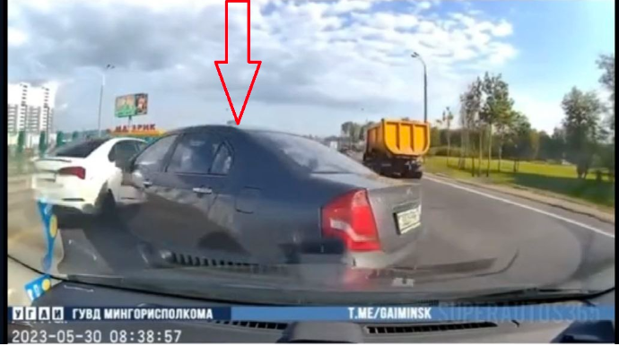 Güzgüyə baxmadığı üçün zəncirvari qəzaya səbəb oldu  - VİDEO