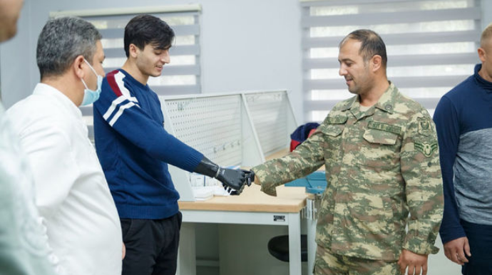 263 müharibə əlili yüksək texnologiyalı protezlə təmin edildi - FOTO 