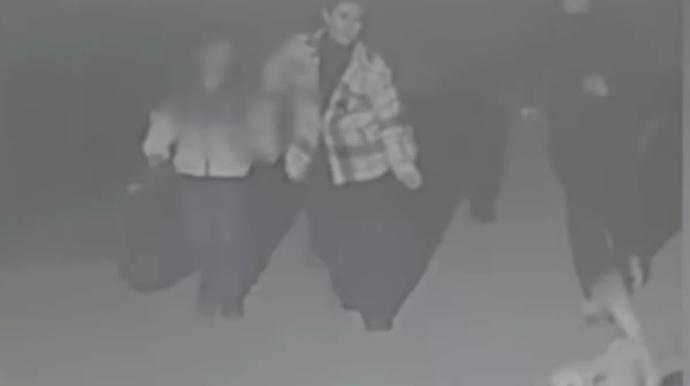 "Kameralara baxanda dəhşətə gəldik" - Bakıda uşağını küçəyə atan ana axtarılır - VİDEO