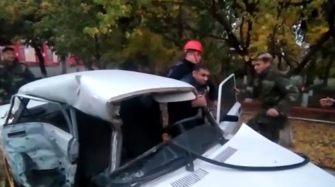 Qəzaya düşən şəxslər belə xilas olundu - VİDEO