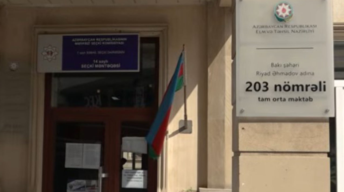 Bakıda məktəbdə bir şagird digərini bıçaqladı - VİDEO 