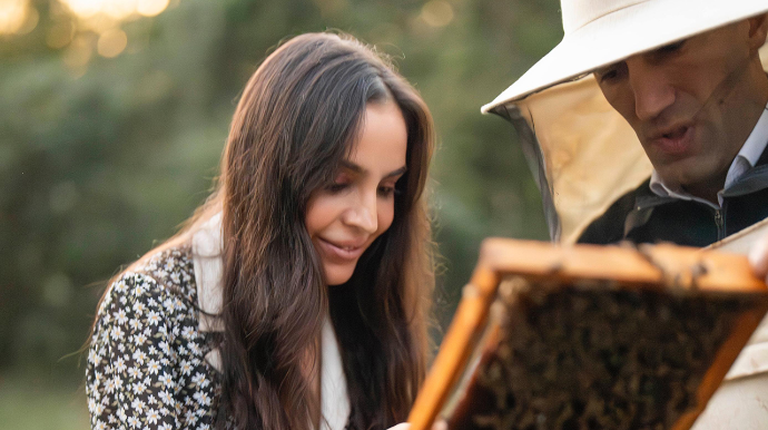 Leyla Əliyeva “Gənc arıçı” layihəsinin iştirakçısı ilə görüşdü - FOTOLAR 