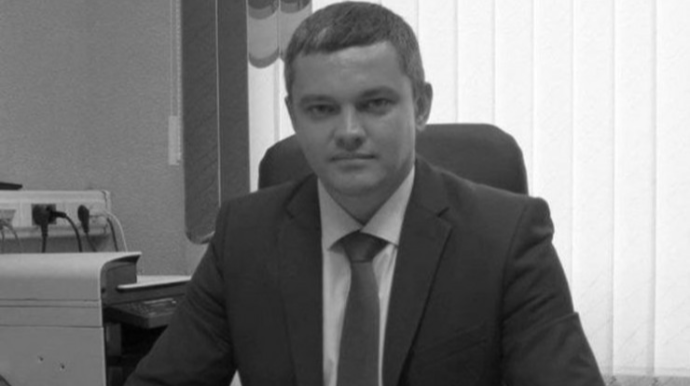 Davada döyülən rabitə naziri öldü