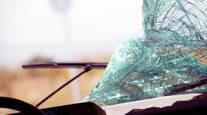 Şəmkirdə yük maşını ağaca çırpılıb, bir nəfər ölüb 