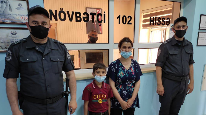 Polis vətəndaşın itirdiyi pul kisəsini taparaq özünə qaytarıb  - FOTO