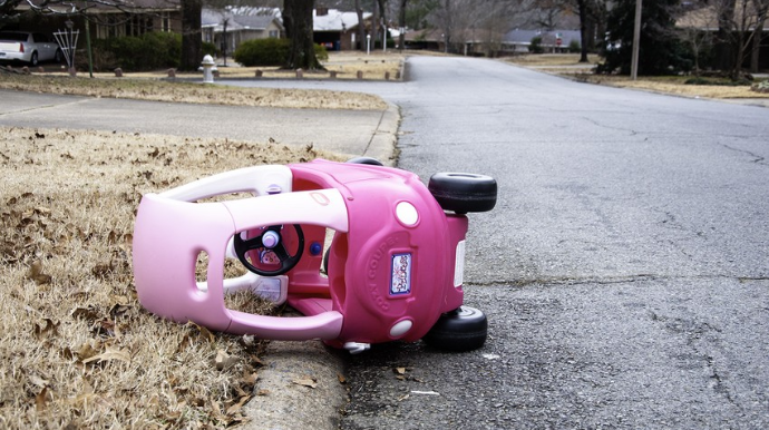 Cəlilabadda avtomobil 4 yaşlı uşağı vuraraq öldürüb