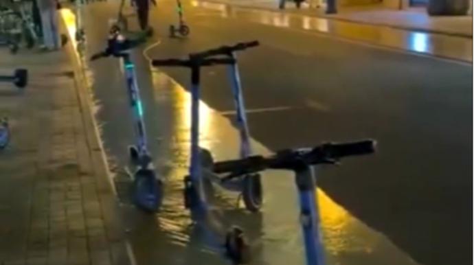 Bakıda boru partladı – Yolu su basdı - VİDEO 