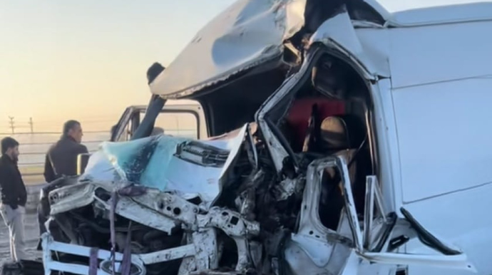 Bakıda "Ford"  avtobusla toqquşdu - VİDEO