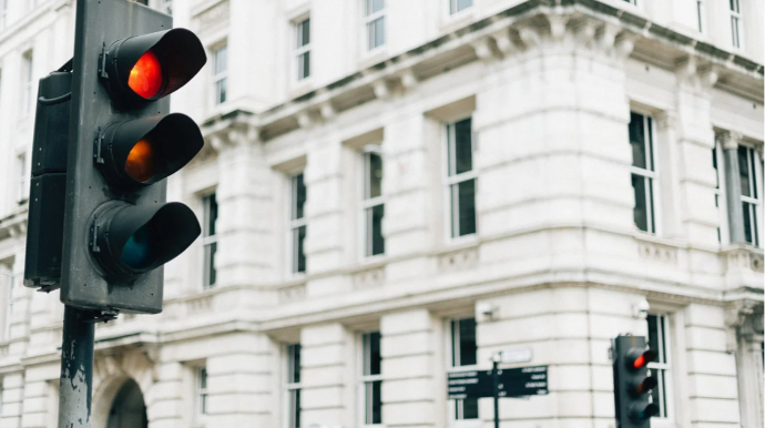 Tbilisi prospektində ilk dəfə yeni svetoforlar quraşdırıldı 