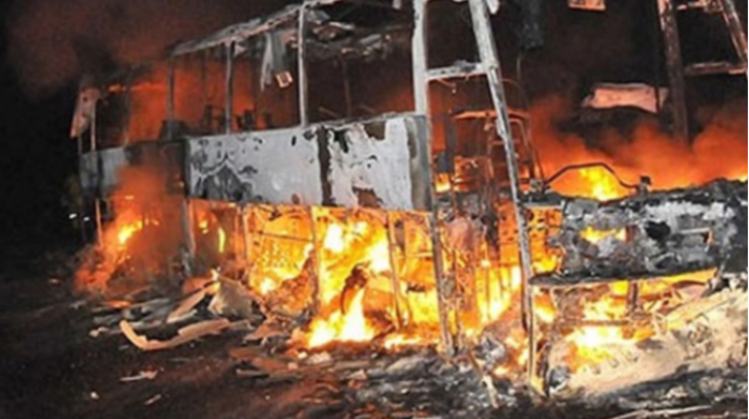 Sərnişin avtobusu "pikap"la toqquşdu - 20 nəfər yanaraq ÖLDÜ 