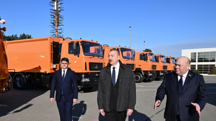 Prezident məişət tullantıları daşıyan texnikalarla tanış oldu - FOTOLAR