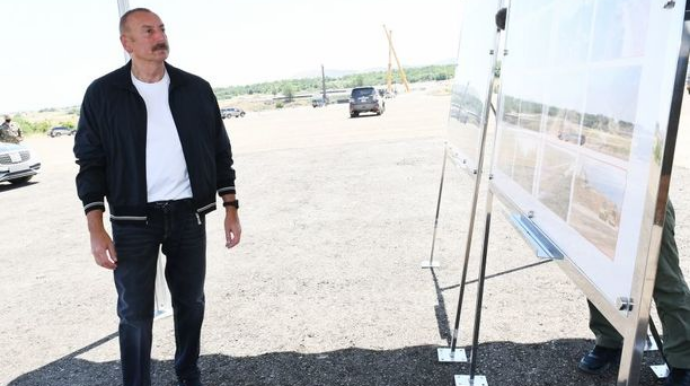 İlham Əliyev Zəfər yolunun tikintisi ilə tanış oldu  - YENİLƏNİB