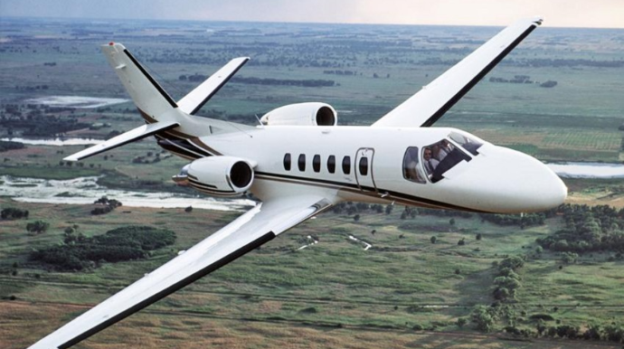 В районе жилого квартала в Калифорнии упал небольшой самолет 