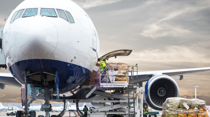 Azərbaycanda hava nəqliyyatı ilə yükdaşımalar iki dəfədən çox artıb 