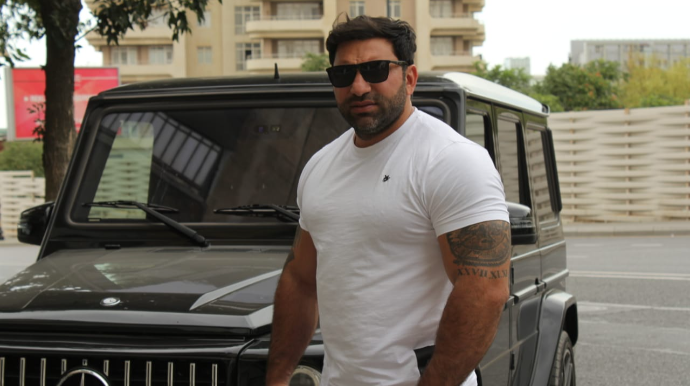 Maşınla dənizə girib oyun çıxaran “avtoş”lar, belə edəndə ağlınız artır? – Kamil Zeynallı - VİDEO