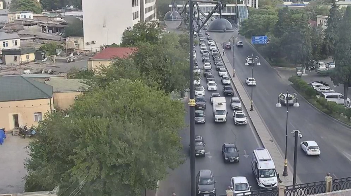 На каких улицах Баку 14 августа наблюдаются транспортные заторы?