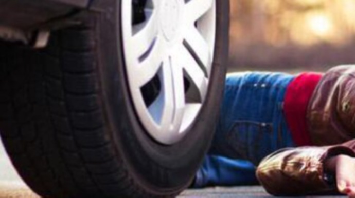 Ağcabədidə avtomobil yeniyetmə qızı vurub