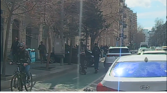 В Баку водители грубо нарушили правила ради собственного удобства — ВИДЕО 