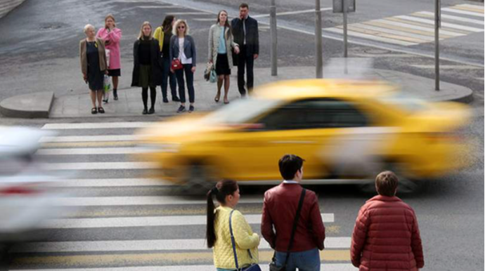 Qırmızıdan keçən şagirdləri maşın vurdu – İki yaralı - VİDEO 
