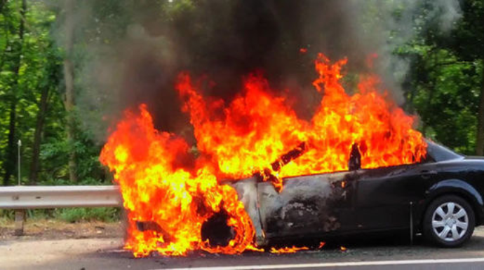 Göyçayda maşın yandı