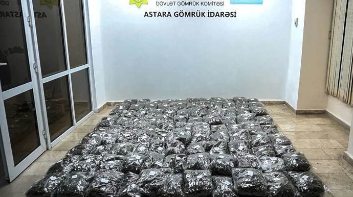 "Quru meyvə" adı ilə 112 kiloqramdan artıq narkotiki ölkəyə keçirmək istədilər - FOTO 